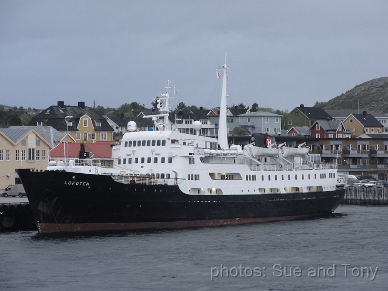 day three rorvik 0121 .jpg - at Rorvik we meet the M/S Lofoten on its south bound journey